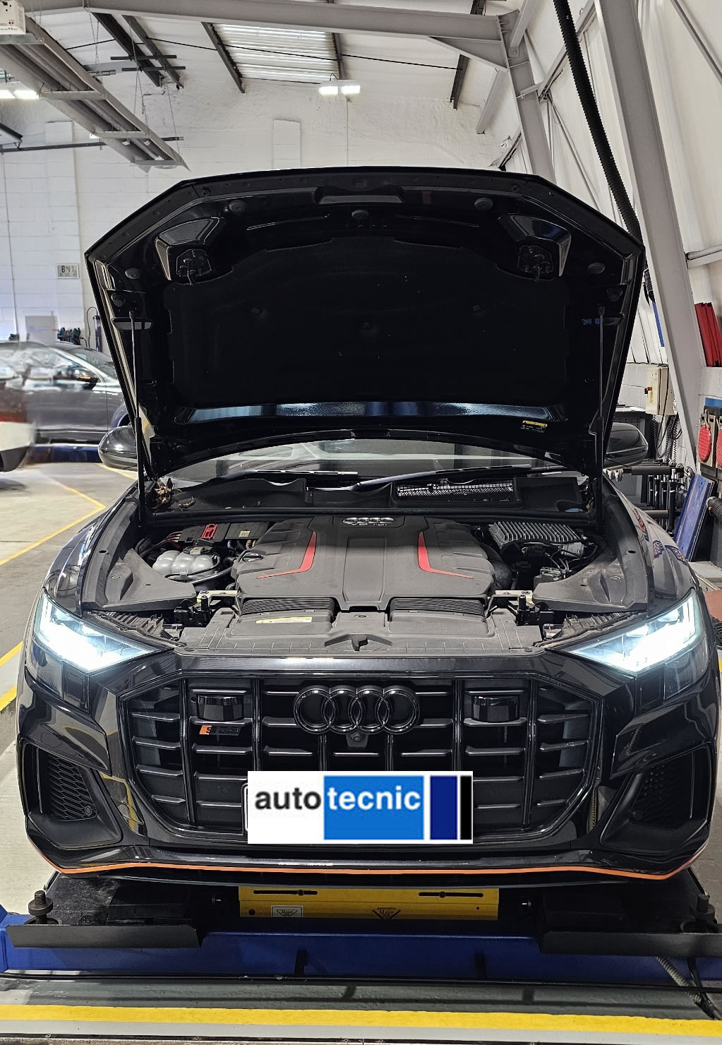 Autotecnic Audi SQ8